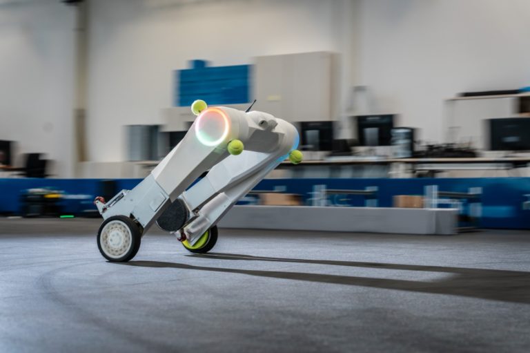 Un robot de transporte dinámicamente estable